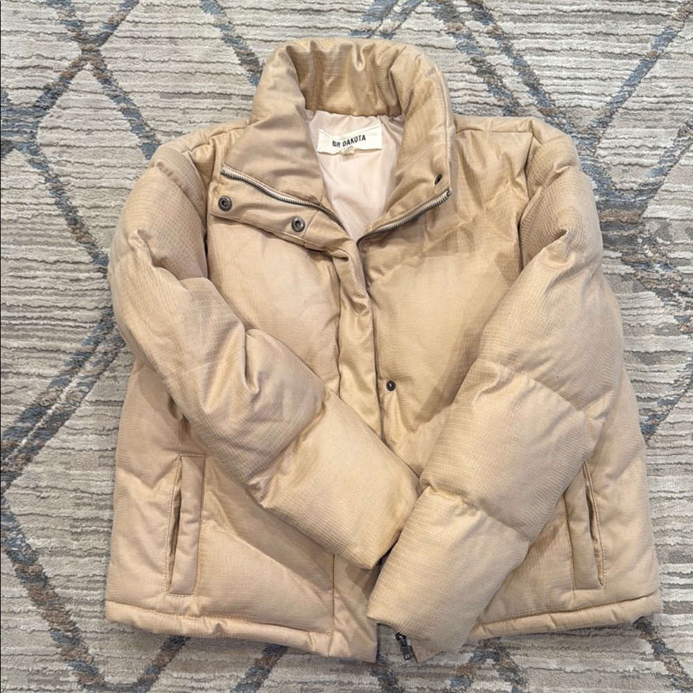BB DAKOTA BY STEVE MAIDEN 
Tan Puffer Jacket XS in a good condition